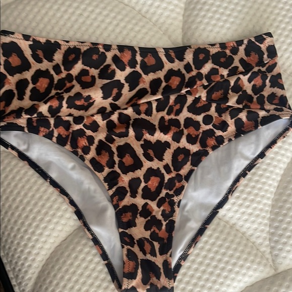 Leopard Print Bikini Set - Picture 5 of 6